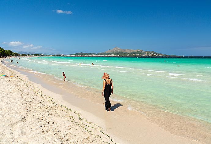 Local beach . - Villa Cal Cristo . (Галерея фотографий) }}