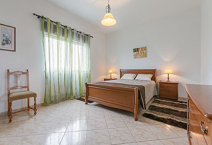 Double bedroom  . - Beach Villa Barreto . (Галерея фотографий) }}