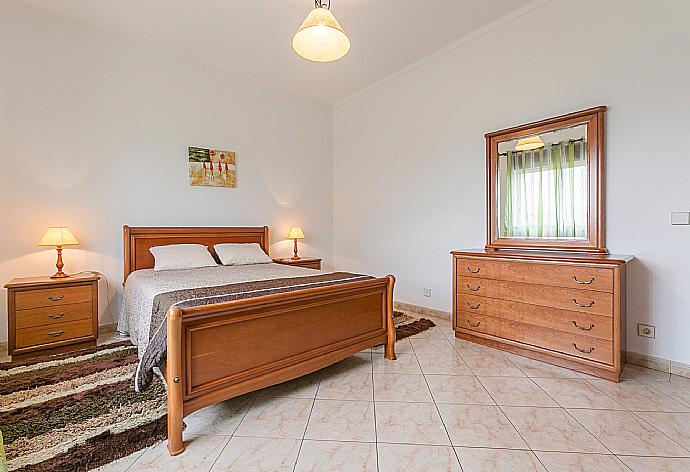 Double bedroom  . - Beach Villa Barreto . (Галерея фотографий) }}