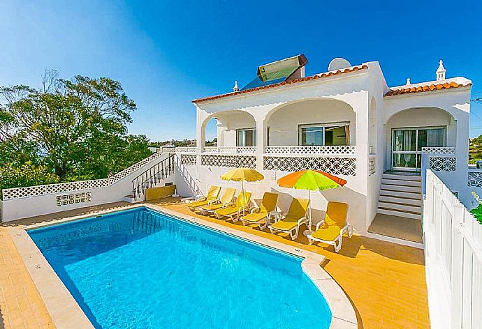 ,Beautiful villa with private pool and terrace . - Beach Villa Barreto . (Галерея фотографий) }}
