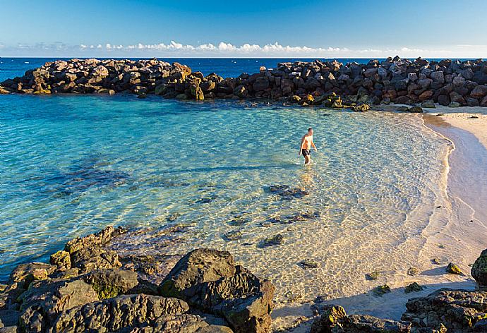 Bathe in crystal clear waters at Costa Teguise . - Villa Alegranza . (Photo Gallery) }}