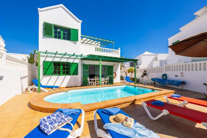 ,Beautiful villa with private pool and terrace . - Villa Alegranza . (Galería de imágenes) }}