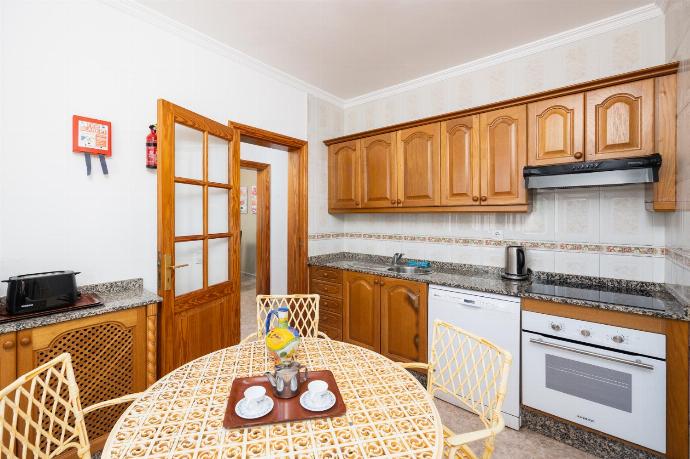 Equipped kitchen . - Villa Alegranza . (Photo Gallery) }}