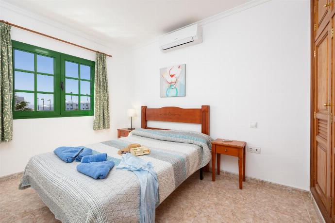Double bedroom with A/C . - Villa Alegranza . (Photo Gallery) }}