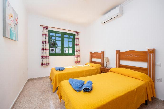 Twin bedroom with A/C . - Villa Alegranza . (Photo Gallery) }}