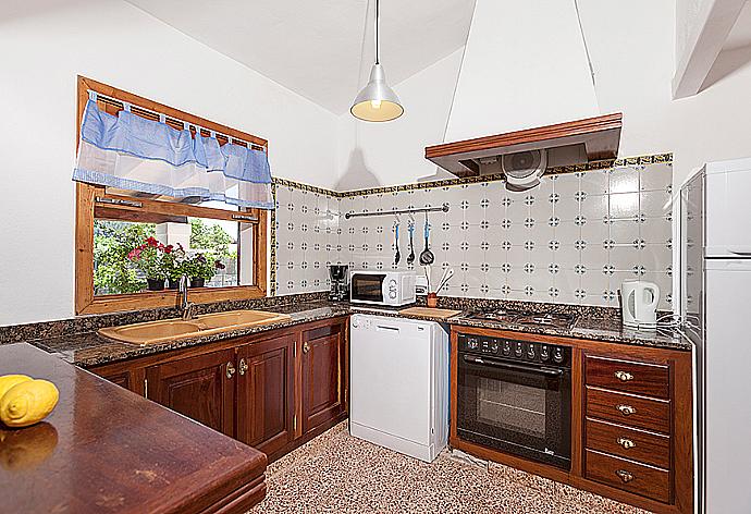 Equipped kitchen . - Villa Dionis . (Photo Gallery) }}