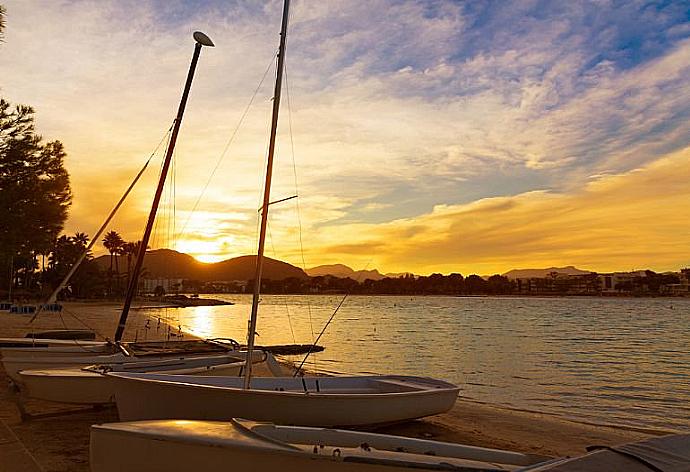 Mallorca sunset . - Villa Dionis . (Photo Gallery) }}