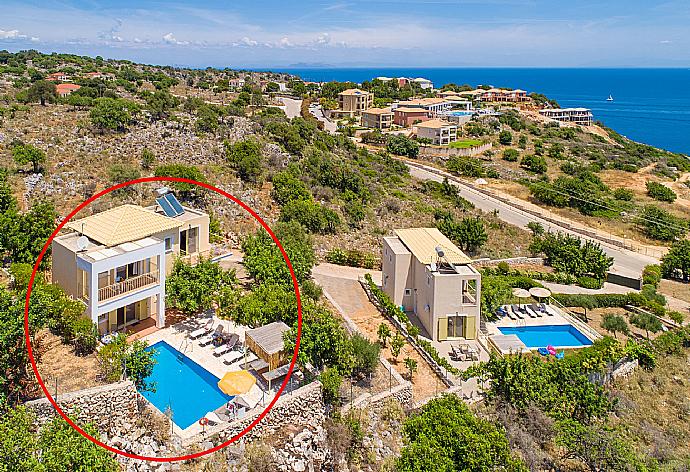 Aerial view showing location of Villa Apollo . - Villa Apollo . (Fotogalerie) }}