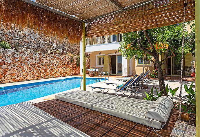 Sunbeds with pergola  . - Villa Apollo . (Fotogalerie) }}
