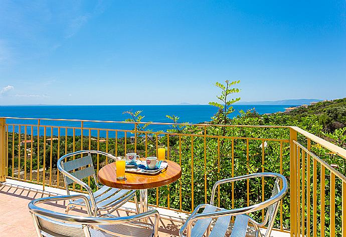 Balcony with sea views . - Villa Apollo . (Fotogalerie) }}