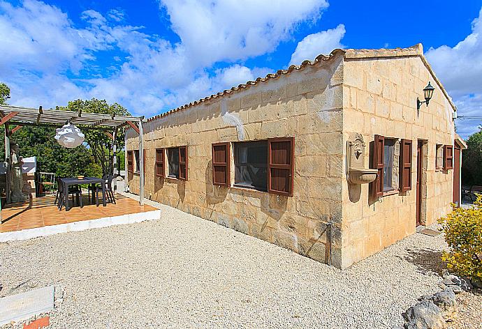 Terrace area . - Villa Tres Pinos . (Photo Gallery) }}