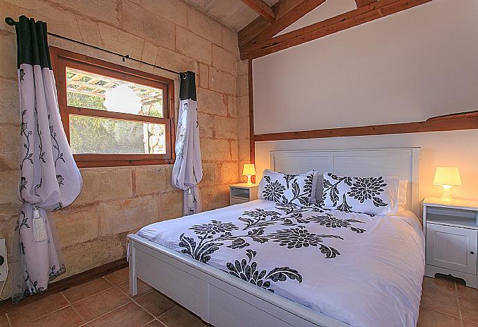 Double bedroom with A/C . - Villa Tres Pinos . (Photo Gallery) }}