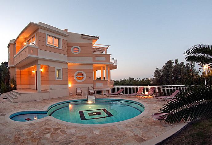 Private pool with terrace . - Villa Asimenia . (Галерея фотографий) }}