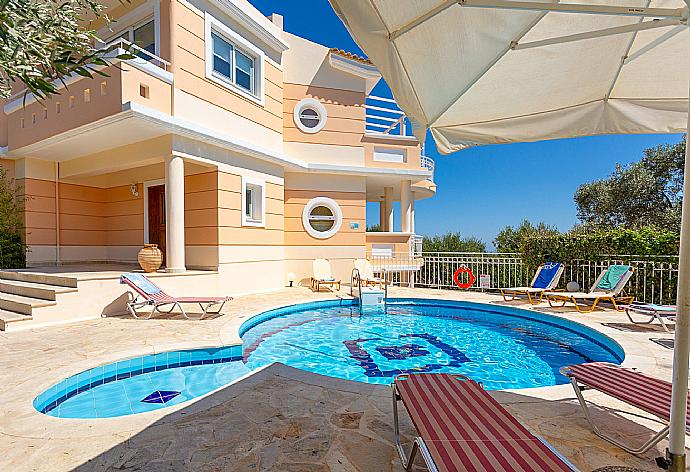 Beautiful villa with private pool and terrace . - Villa Asimenia . (Galerie de photos) }}