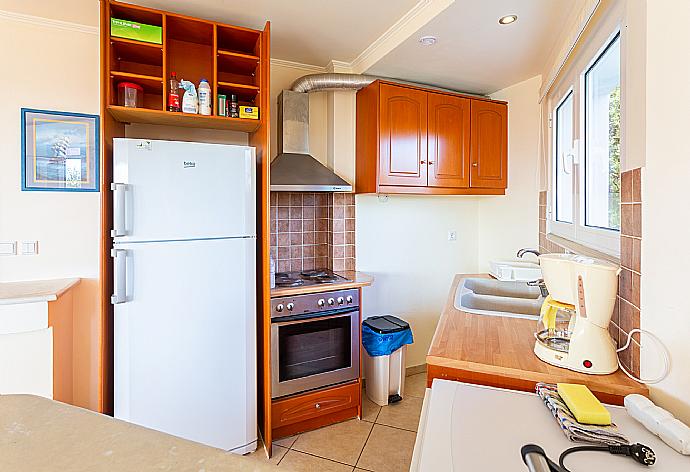 Equipped kitchen . - Villa Asimenia . (Fotogalerie) }}