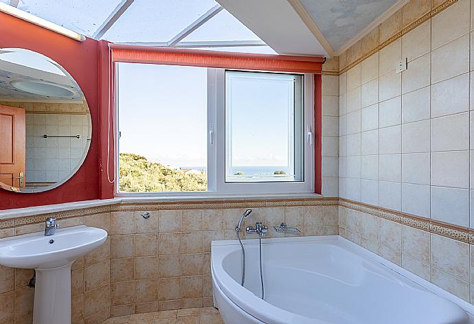 En suite bathroom with bath and shower . - Villa Asimenia . (Photo Gallery) }}