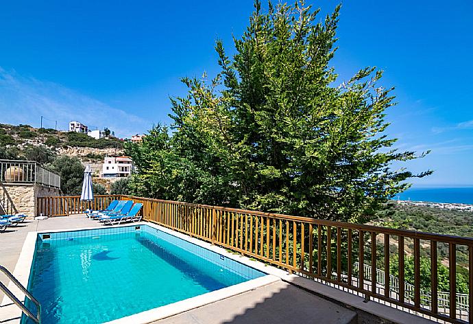 Private pool with terrace area . - Villa Fengari . (Photo Gallery) }}