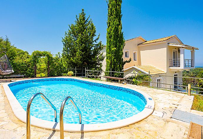 ,Beautiful villa with private pool, terrace, and garden . - Villa Mavrikia . (Fotogalerie) }}