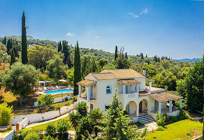 Aerial view of Villa Mavrikia . - Villa Mavrikia . (Fotogalerie) }}