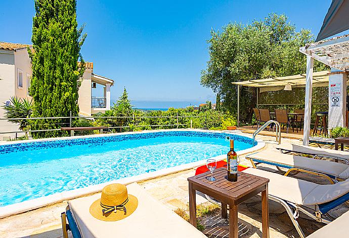 Beautiful villa with private pool, terrace, and garden . - Villa Mavrikia . (Galería de imágenes) }}