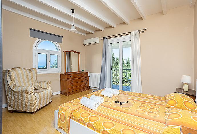 Double bedroom with A/C and balcony access . - Villa Mavrikia . (Галерея фотографий) }}