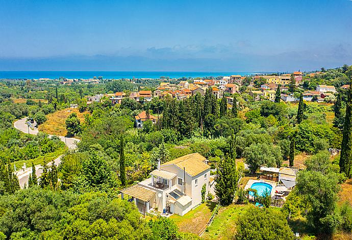 Aerial view of Villa Mavrikia . - Villa Mavrikia . (Galleria fotografica) }}