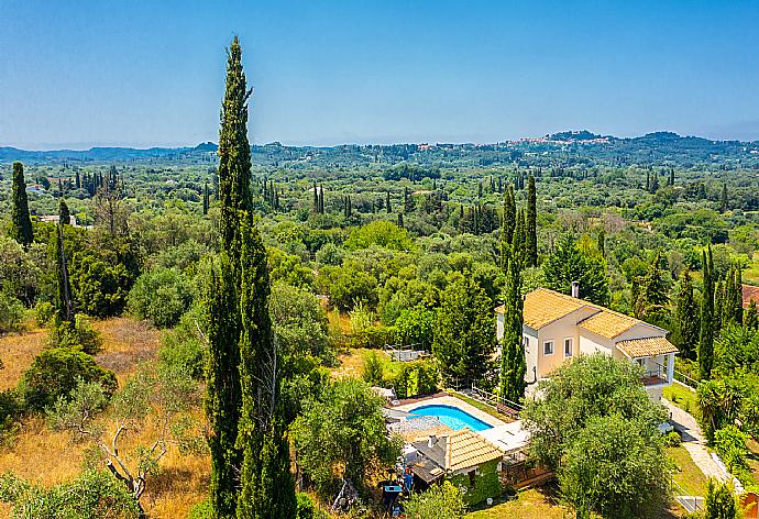 Aerial view of Villa Mavrikia . - Villa Mavrikia . (Galerie de photos) }}