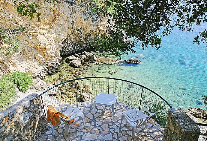 Terrace area and beach cove . - Villa Apollo . (Photo Gallery) }}