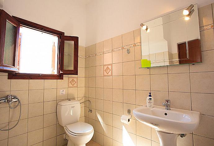 Bathroom . - Villa Luisa . (Photo Gallery) }}