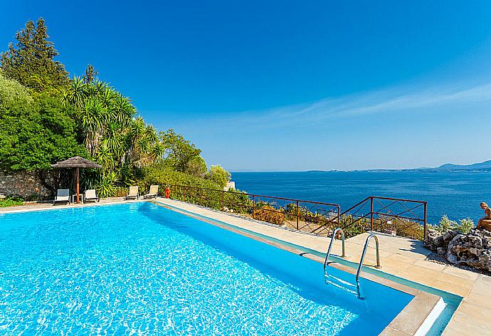 Private pool and terrace with panoramic sea views . - Villa Luisa . (Fotogalerie) }}