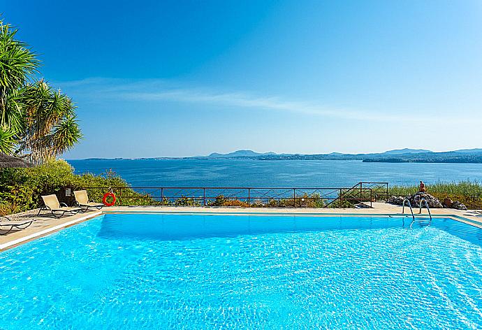 Private pool and terrace with panoramic sea views . - Villa Luisa . (Galerie de photos) }}
