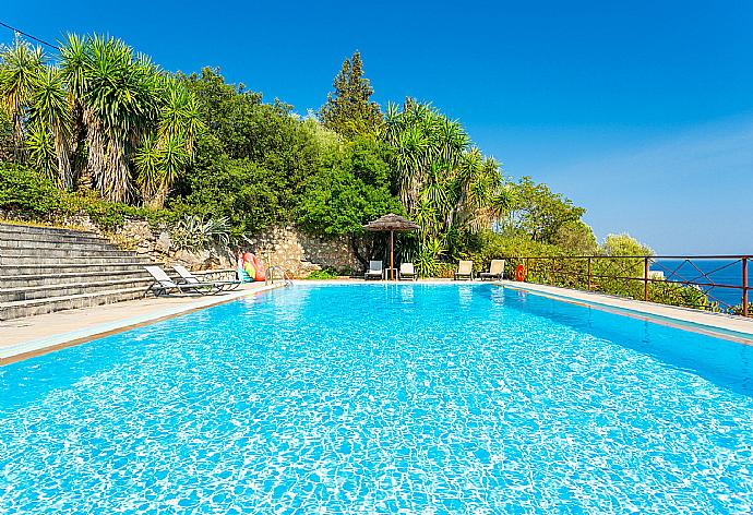Private pool and terrace with panoramic sea views . - Villa Luisa . (Galería de imágenes) }}