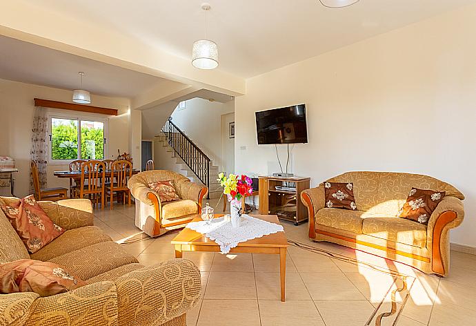 Open-plan living room with sofas, dining area, kitchen, WiFi internet, satellite TV, and terrace access . - Villa Anastasia . (Galleria fotografica) }}