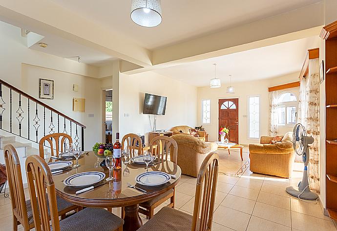 Open-plan living room with sofas, dining area, kitchen, WiFi internet, satellite TV, and terrace access . - Villa Anastasia . (Fotogalerie) }}