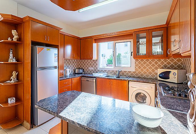 Equipped kitchen . - Villa Anastasia . (Galerie de photos) }}