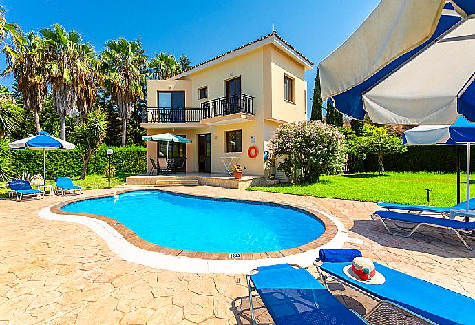 ,Beautiful villa with private pool, terrace, and garden . - Villa Halima Fostira . (Fotogalerie) }}