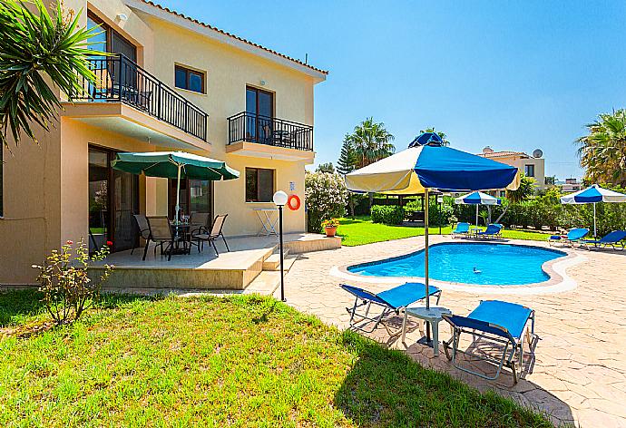 Beautiful villa with private pool, terrace, and garden . - Villa Halima Fostira . (Photo Gallery) }}