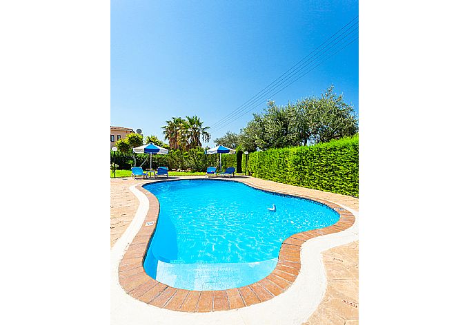 Private pool, terrace, and garden . - Villa Halima Fostira . (Fotogalerie) }}