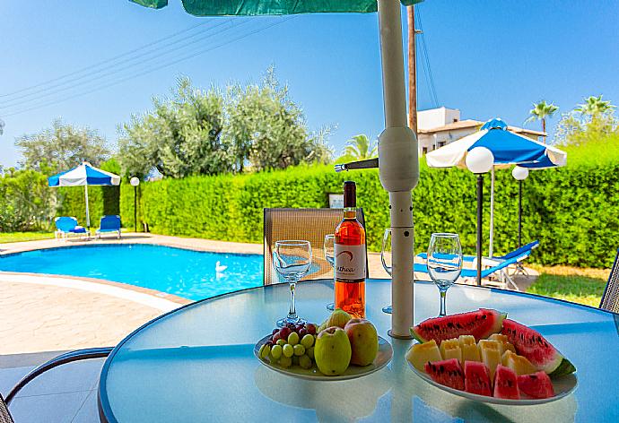 Terrace area . - Villa Halima Fostira . (Fotogalerie) }}