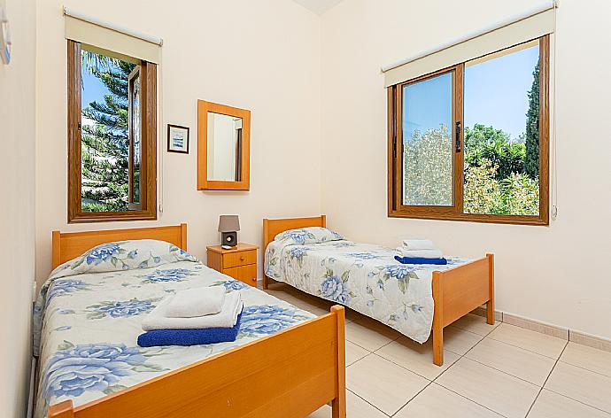 Twin bedroom with A/C . - Villa Halima Fostira . (Photo Gallery) }}