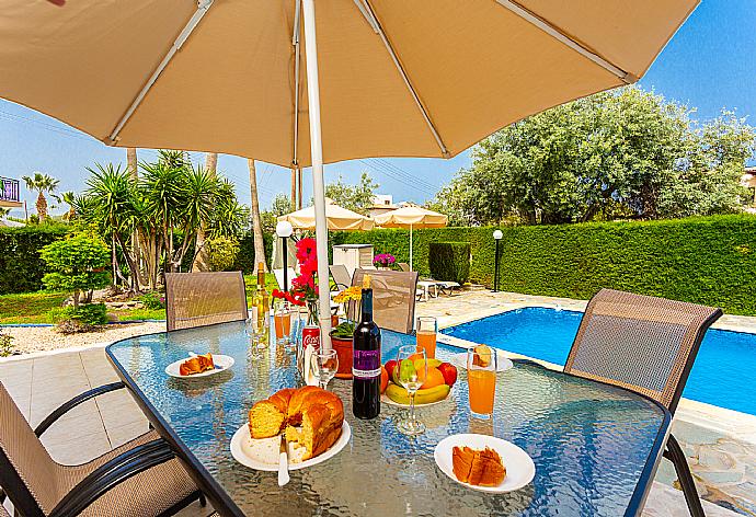 Terrace area . - Villa Halima Alexandros . (Fotogalerie) }}