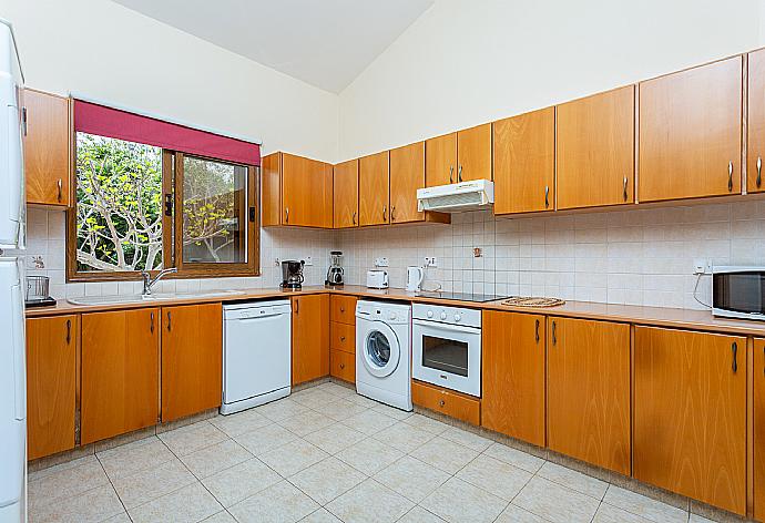 Equipped kitchen . - Villa Halima Alexandros . (Галерея фотографий) }}