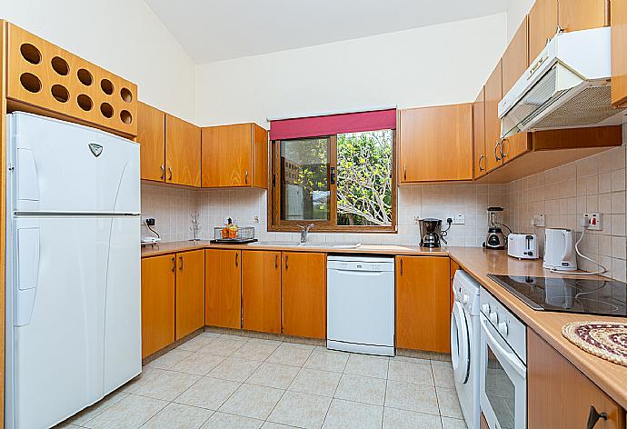 Equipped kitchen . - Villa Halima Alexandros . (Fotogalerie) }}