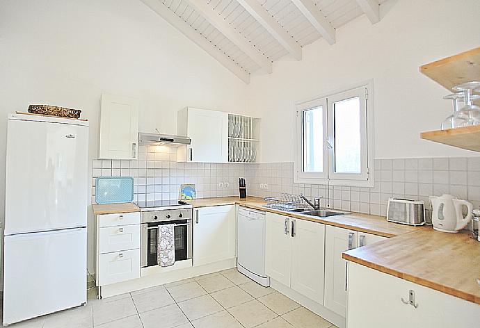 Equipped kitchen . - Villa Eleonas . (Photo Gallery) }}