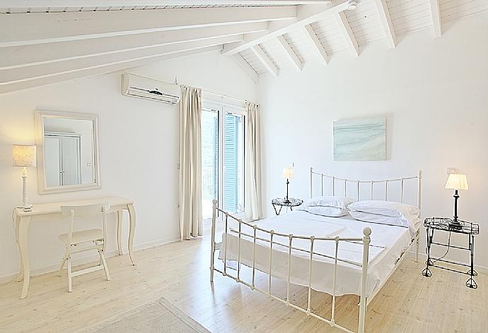 Double bedroom with A/C, en suite bathroom and terrace access . - Villa Eleonas . (Photo Gallery) }}