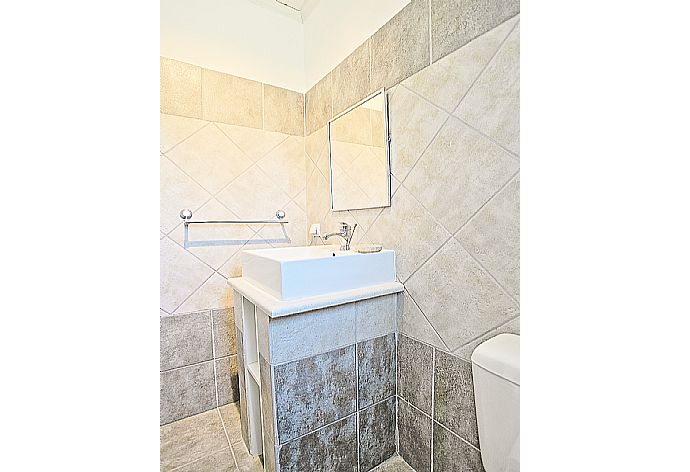 Bathroom . - Villa Eleonas . (Photo Gallery) }}