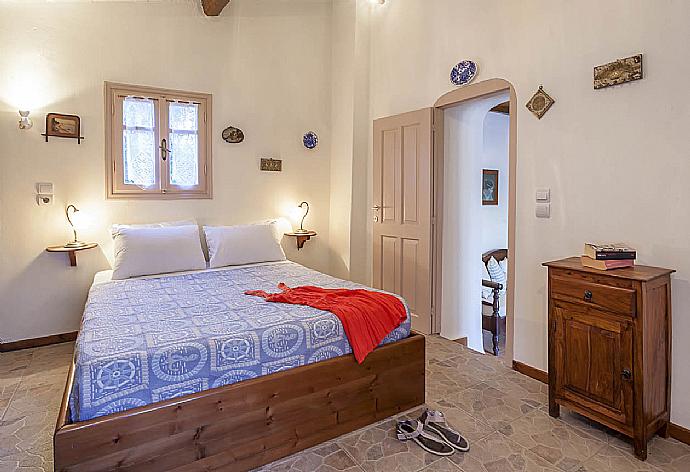 Double bedroom . - Villa Antigoni . (Photo Gallery) }}