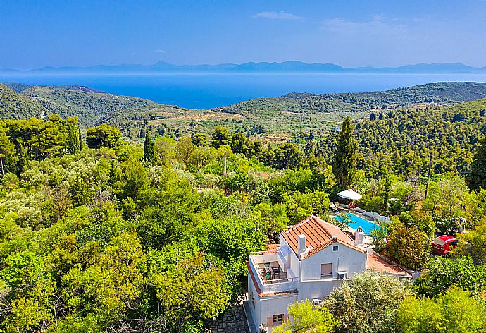 Aerial view of Villa Antigoni . - Villa Antigoni . (Galerie de photos) }}