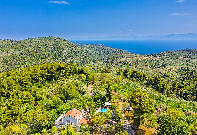 Aerial view of Villa Antigoni . - Villa Antigoni . (Galerie de photos) }}