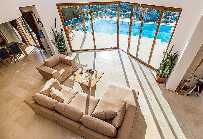 Living room with WiFi, TV, DVD player and terrace access . - Villa Suzan . (Галерея фотографий) }}